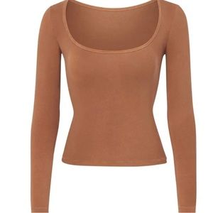 SKIMS “Penny” VINTAGE SCOOP LONG SLEEVE T-SHIRT